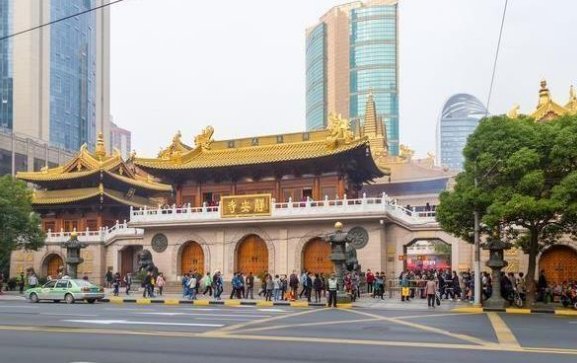  繁华闹市|中国最硬“钉子户”！15吨银佛坐镇价值连城，繁华闹市