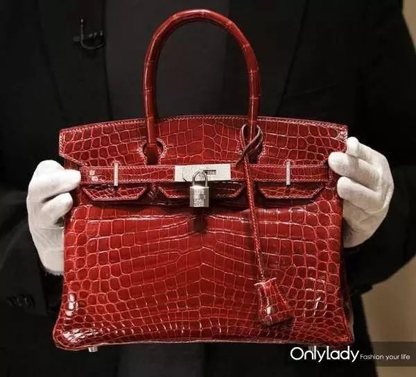 奶奶，你的菜篮子我抱走了哈~