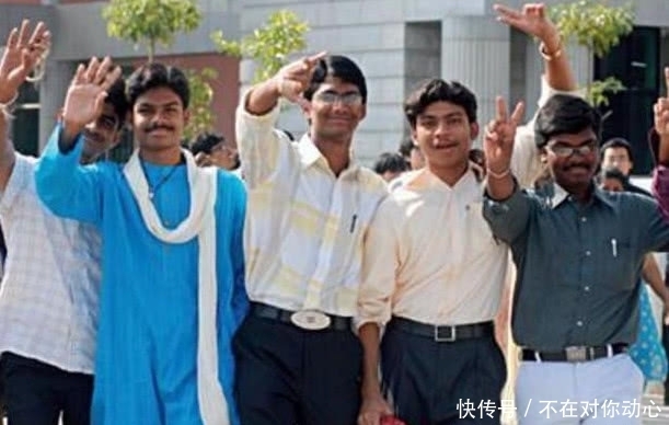  「高铁」印度土豪首次来中国，刚坐上高铁就急了，还直言：我要