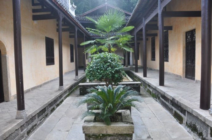 任弼时故居:汩罗山水毓奇英，忧国忧民此一生