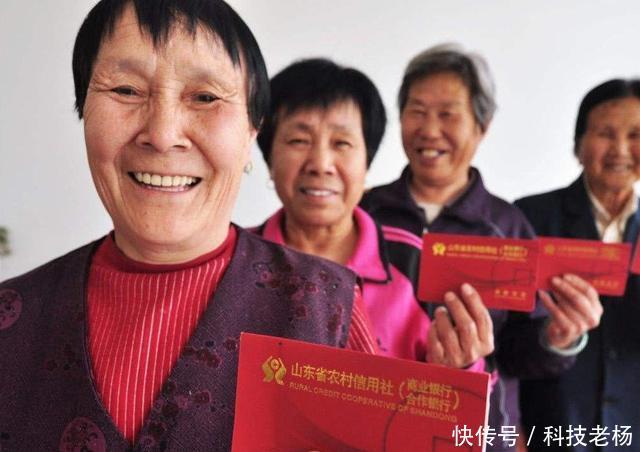 退休后每个月领多少养老金才算正常？你拖后腿了吗？