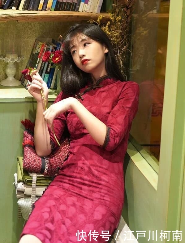 #过时#“包臀裙”已经过时了,今春流行的是“旗袍”,显瘦优雅有气质
