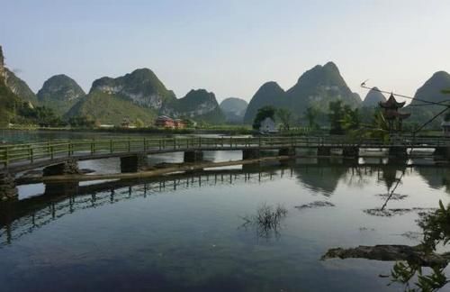  『百色』广西最大的城市，相当于11个北海，是个五线城市，将成为国际都市