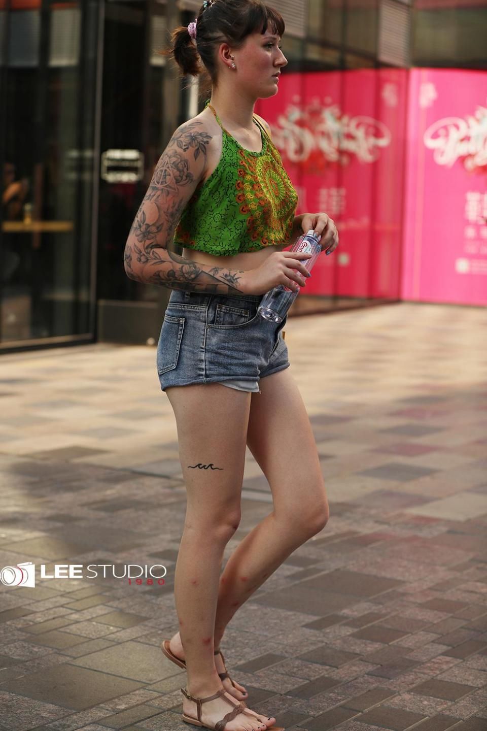 肚兜外国妹妹别样穿法