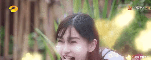 杨颖假吃 网友质疑她的演技, 官方的回复让人不满