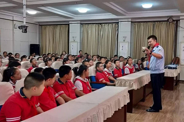 远离毒品危害 享受健康人生 --戒毒卫士进校园