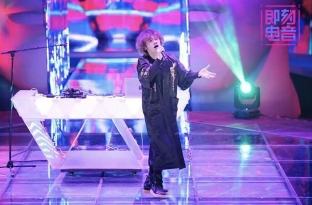 『华晨』歌手太一奇袭“大魔王”华晨宇惜败,却以这样的方式登顶热搜