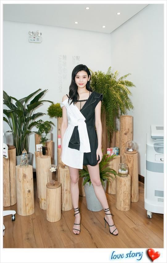 奚梦瑶太狠了!浑身上下只穿一件“软猬甲”,网友:不怕扎得慌吗