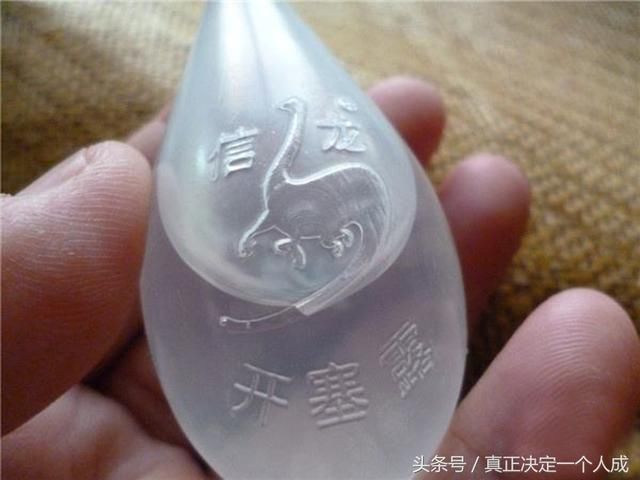 十年保养秘密，竟是一支软膏，脸上白白皮肤嫩嫩