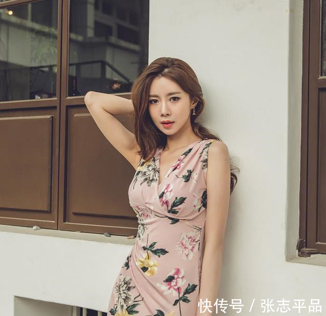 优雅修身连衣裙，完美勾勒出S型曲线身材，知性又优雅女人味十足