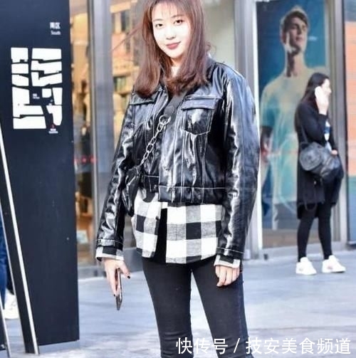  [时尚]牛仔裤时尚的造型，修身更有型，一眼看上去就非常的有气场！