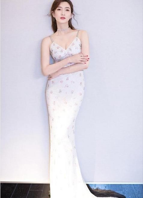 32岁的江疏影：堪称完美女神，网友：最后一张有意思