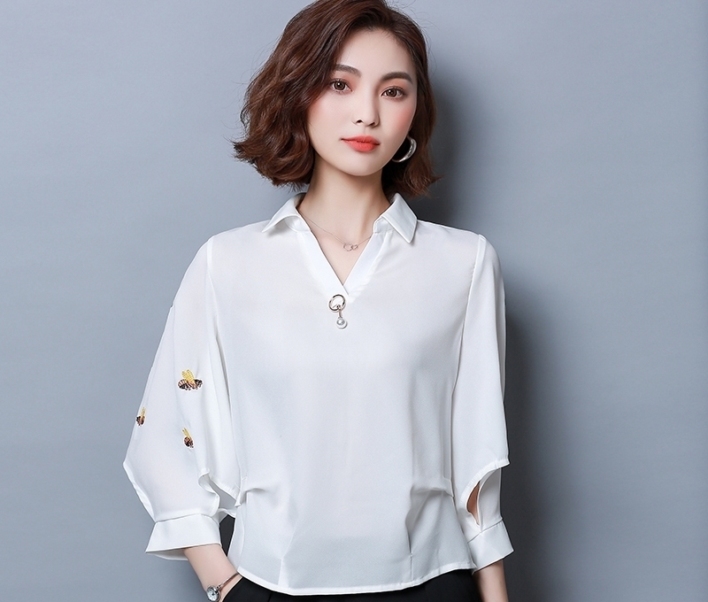  『女人』女人到了53岁，别总是穿得大红大紫！学下图穿法，清凉透气