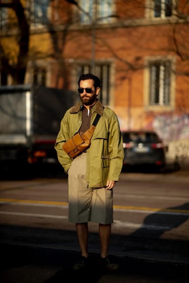  「长衣短裤」在穿衣搭配这事上，男人到底能不能「长衣+短裤」？