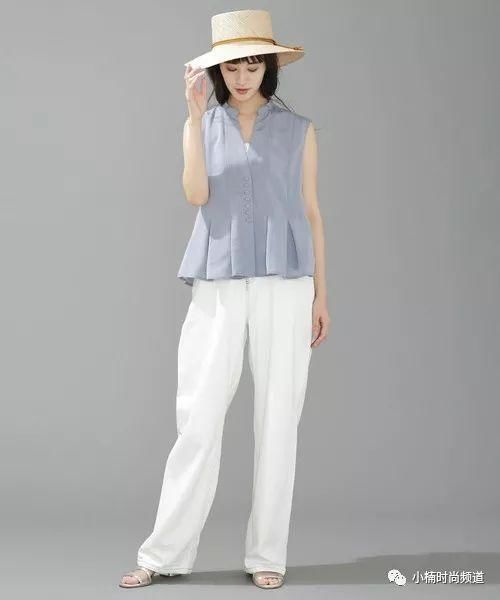 清爽穿搭度过炎炎夏日！女生日系蓝白单品搭配介绍