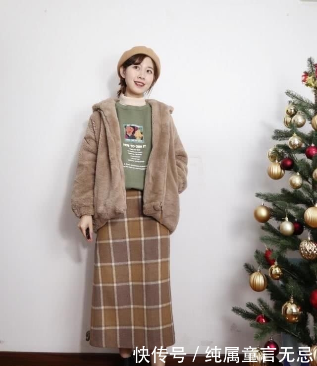  [采用]毛衣配小脚裤已“失宠”！品味女人选择搭配半身裙，时髦优雅显瘦