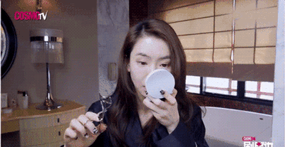 戚薇化身美妆博主，快看看她用了哪些硬生生的干货!