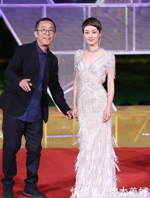  『低俗』马伊琍身材不丰腴却赢在骨感，穿透视连衣裙秀身材，性感又不低俗