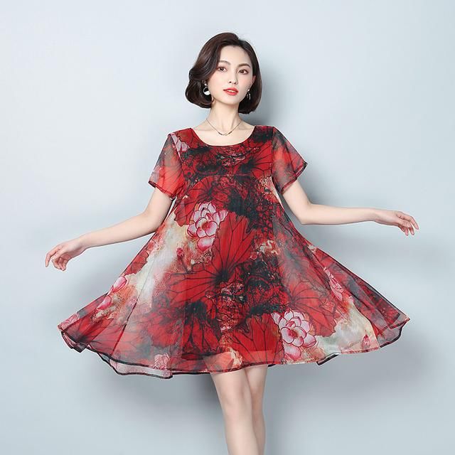 天呐，发现这种连衣裙真漂亮，上身优雅气场十足，彰显出迷人身姿