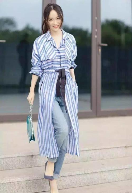 霍思燕不愧是好老婆，开叉长裙下面搭长裤，网友：杜江可以放心了