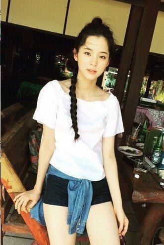 她是音乐天才少女，演技差遭吐槽捞金，与迪丽热巴撞衫竟然赢了！