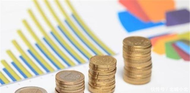  「缴费基数」30岁开始自己每年存一万元和每年缴纳社保, 退休后