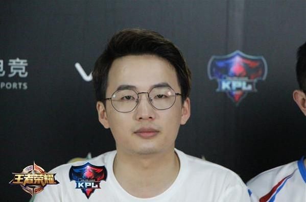 骚白真被冤枉?举报人发博承认捏造事实,终身退出直播界