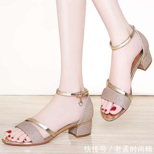  #女人#今夏鞋柜必不可少的几跟鞋都在这了，气质又百搭，时髦女人都在穿