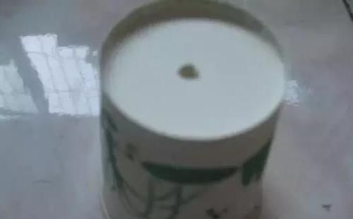  水里■绿化带里剪根枝，丢水里7天就生根，1个大花盆还装不下！