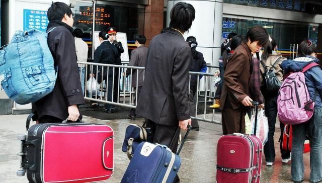  #留意#农民朋友要留意！进城务工后，以下3样东西别沾上，希望你