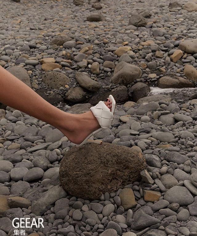  「简约」简约又充满女人味：凉鞋、平底鞋、高跟鞋10双BV家的美鞋