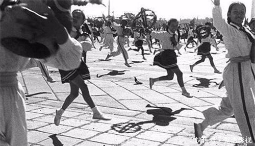 1973年，法国摄影师镜头下的中国老照片：第三张的少女很清纯