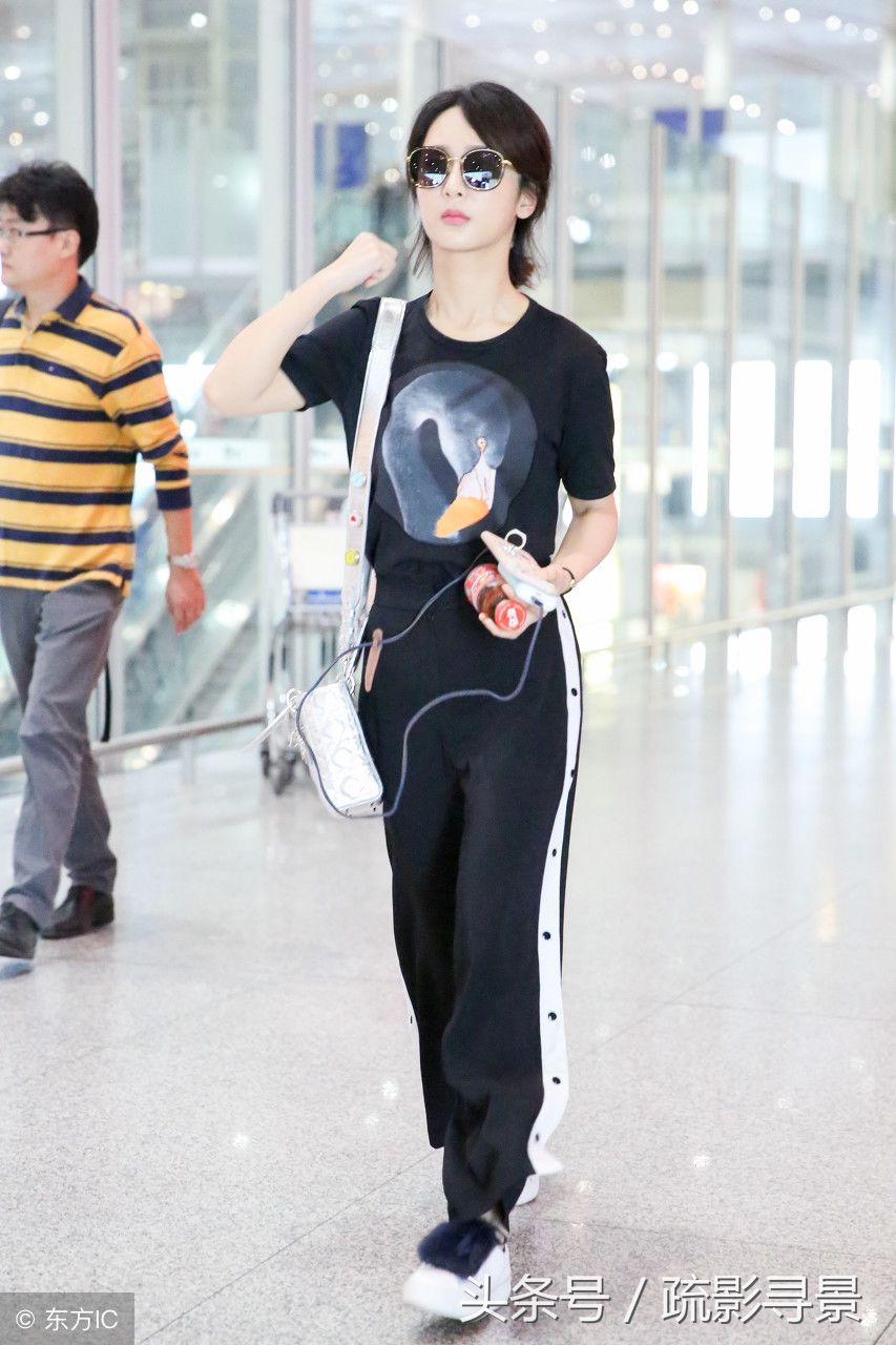 杨紫发微博称物是人非，是真实情况还是剧中的台词，小猴子挺住