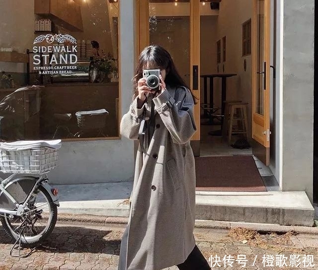「 风衣」这样穿搭真是气质极了！，2020春季 “风衣+阔腿裤”