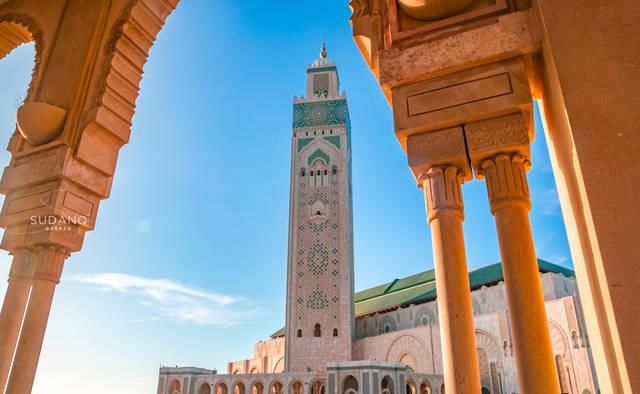 为了国王的梦,3万工人移沙填海,耗资5亿多美元建海上清真寺