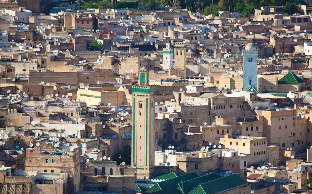 世界石油产量第一大国：因嫌弃邻国，准备花巨资把邻国挖成岛国