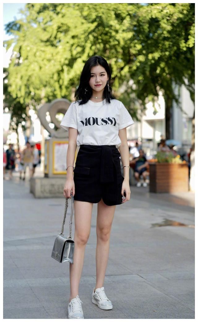 街拍：图1优雅渐变连衣裙，图2性感紧身连衣裙，图3清新简单穿搭