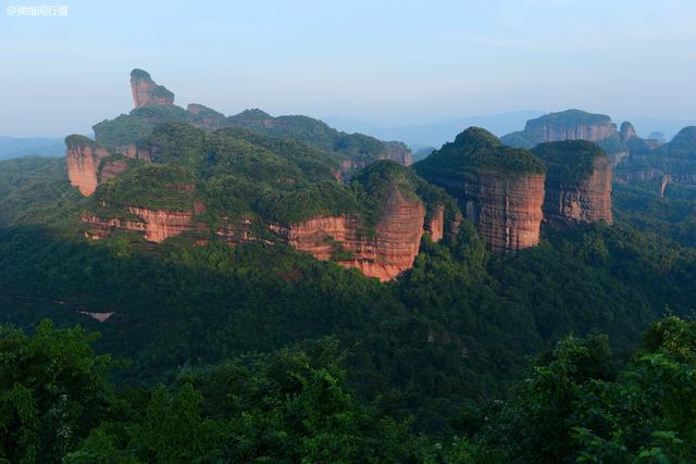 中国最“色”丹霞，凭借“擎天柱”走红，却被怀疑是人工所为