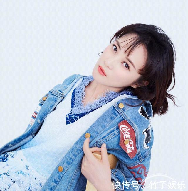 42岁蒋勤勤挺孕肚优雅出镜，短发搭配刘海，清新减龄逆生长？