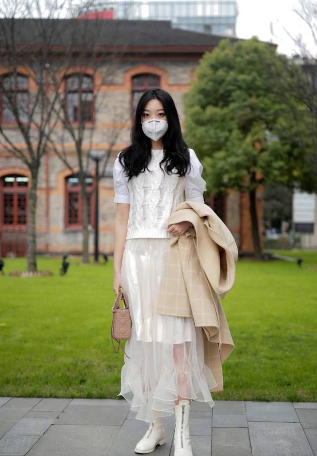  【女生】原来中国女生才最时髦，看杭州女生的街拍穿搭，我们才是真的会穿