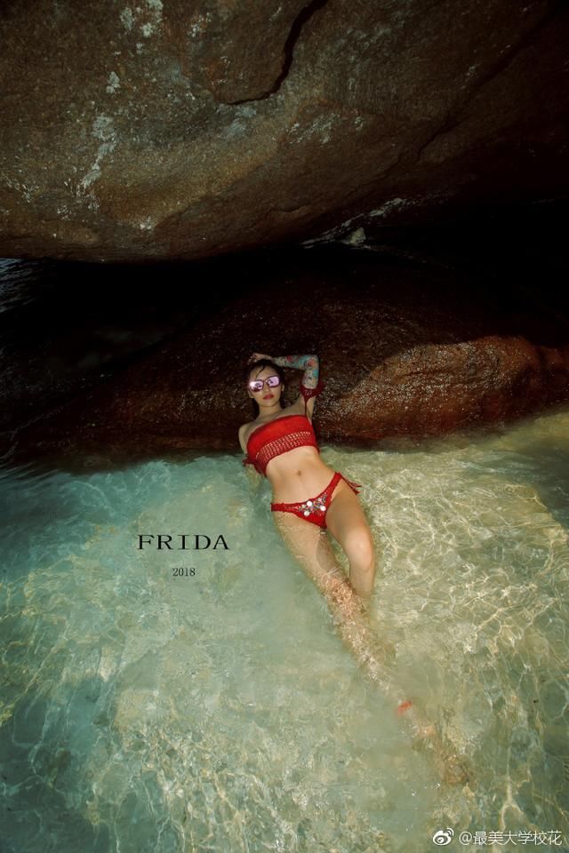 美女校花推荐喜欢健身的运动型美女！身材超好的！