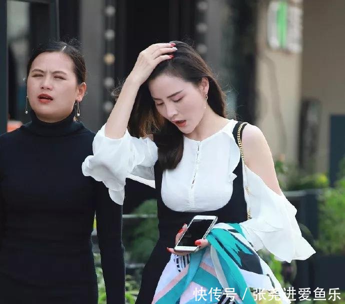 【气质】美女这鞋子,不方便穿吧