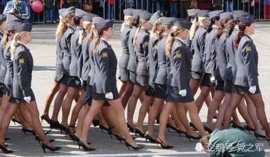 世界最性感裙子最短军装的女兵，你们知道是哪国吗？相当的亮眼！