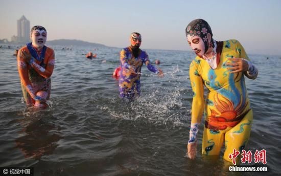 青岛大妈脸基尼已出到第八代 它是如何走红世界的