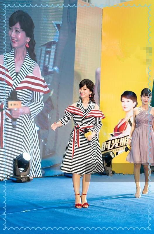 赵雅芝真牛掰！63岁穿露肩裙不差35岁吴昕，网友：这气质简直了！