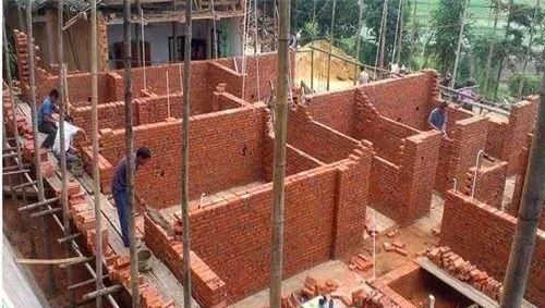  建房@农村建房用什么材料耐久耐用还安全？这个问题不可忽视