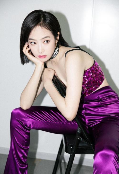 31岁宋茜厉害了！这么暴露的衣服都敢穿，网友：身材好太任性