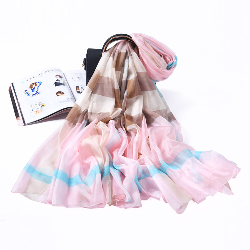 太惊艳了!刚入秋老婆穿上连衣裙搭丝巾，太迷人了，走哪都被人夸