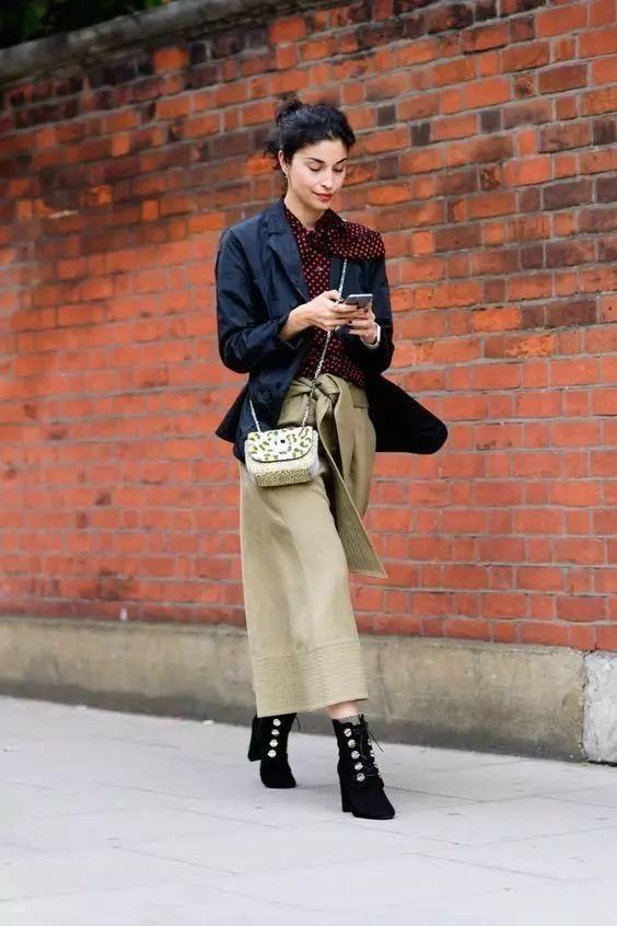 鞋子穿不对，阔腿裤再美也白费!