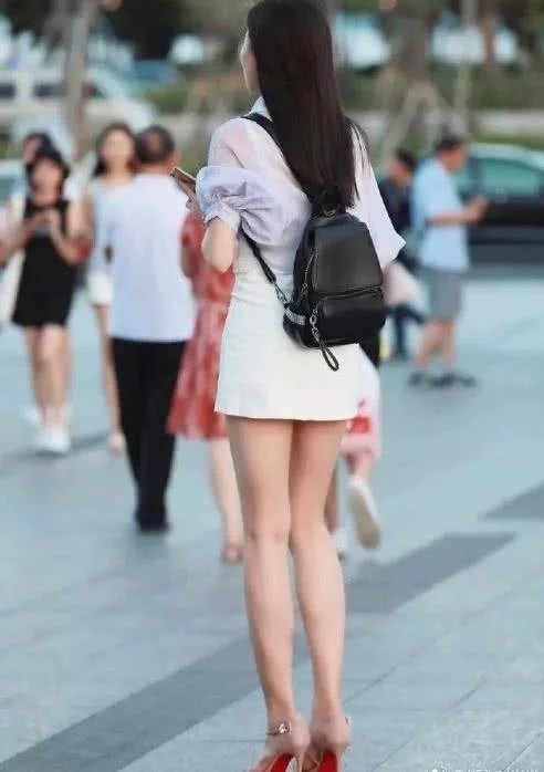 气质娇羞姐姐爱上自怕，颜值好就算了还有大长腿就麻烦了